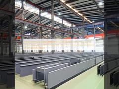 کارگاه مهندسی فولاد با شدت بالا که از فولاد اصلی Q235B و سایر مواد استفاده می کند و برای کارهای مهندسی سازه های سنگین ایده آل است.